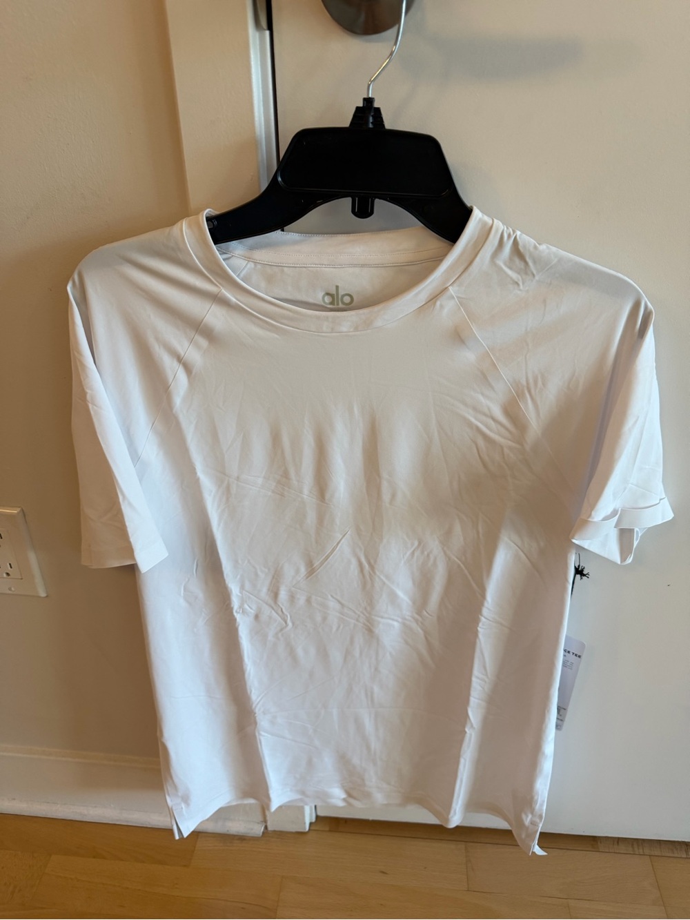 ALO Yoga Men’s Alo Yoga White Idol Performance Tee
